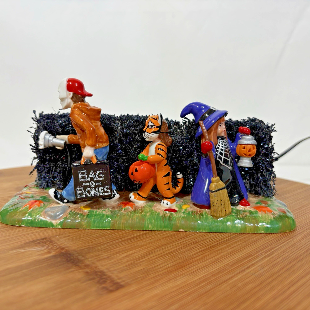 Dept 56 Original Snow Village Halloween Lighting up Halloween NEW 55238 Works